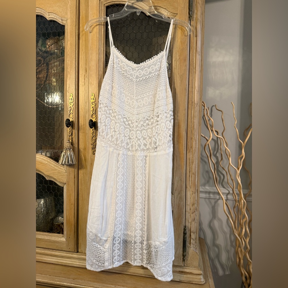 Elegant White Backless Lace Dress